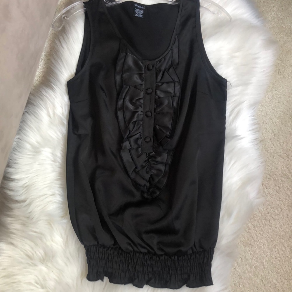 Black ruffle